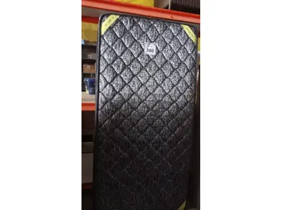 LOTE 300 - 01 COLCHÃO SOLTEIRO 1,88CM X 0,88CM. (NO ESTADO EM QUE SE ENCONTRA. SUJEITO A AVARIAS OCULTAS/VISÍVEIS.) BJ7217J