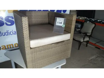 LOTE 138 - 01 POLTRONA DE JARDIM. (NO ESTADO EM QUE SE ENCONTRA. SUJEITO A AVARIAS OCULTAS/VISÍVEIS.) BH1517H