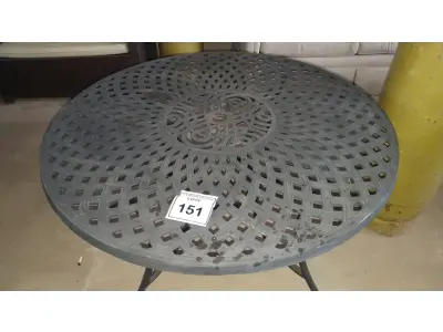 LOTE 151 - 01 MESA DE JARDIM. (NO ESTADO EM QUE SE ENCONTRA. SUJEITO A AVARIAS OCULTAS/VISÍVEIS.) BJ7454X