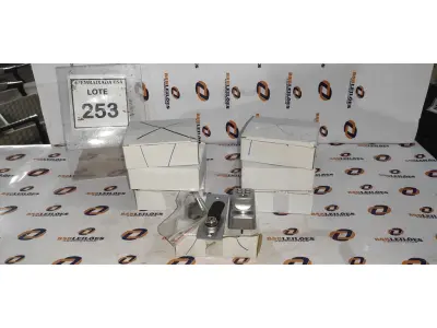 LOTE 253 - 07 CAIXAS COM FECHADURAS. (NO ESTADO EM QUE SE ENCONTRA. SUJEITO A AVARIAS OCULTAS/VISÍVEIS.)