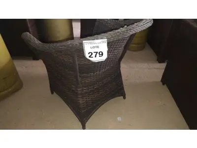 LOTE 279 - 01 CADEIRA DE JARDIM. (NO ESTADO EM QUE SE ENCONTRA. SUJEITO A AVARIAS OCULTAS/VISÍVEIS.) BF8489E