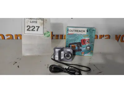 LOTE 227 - 01 CÂMERA KODAK EASY SHARE SPORT 12MEGAPIXEL  2.4" 6.1 CM LCD. (NO ESTADO EM QUE SE ENCONTRA. SUJEITO A AVARIAS OCULTAS/VISÍVEIS.) AV9712P