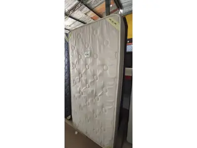 LOTE 171 - 01 COLCHÃO SOLTEIRO COM BASE 1,88CM X 0,88CM. (NO ESTADO EM QUE SE ENCONTRA. SUJEITO A AVARIAS OCULTAS/VISÍVEIS.) BJ6977E
