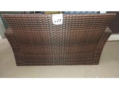 LOTE 277 - 01 SOFÁ DE JARDIM. (NO ESTADO EM QUE SE ENCONTRA. SUJEITO A AVARIAS OCULTAS/VISÍVEIS.) BJ7454P