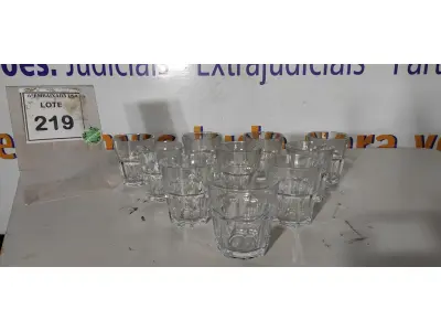 LOTE 219 - 01 LOTE COM 10 COPOS DE VIDRO. (NO ESTADO EM QUE SE ENCONTRA. SUJEITO A AVARIAS OCULTAS/VISÍVEIS.)