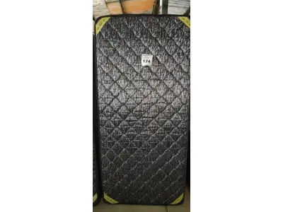 LOTE 174 - 01 COLCHÃO SOLTEIRO COM BASE 1,88CM X 0,88CM. (NO ESTADO EM QUE SE ENCONTRA. SUJEITO A AVARIAS OCULTAS/VISÍVEIS.) BJ7220M