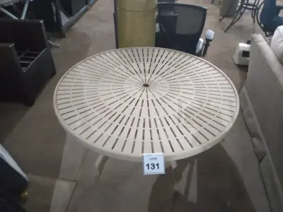 LOTE 131 -  01 MESA DE JARDIM. (NO ESTADO EM QUE SE ENCONTRA. SUJEITO A AVARIAS OCULTAS/VISÍVEIS.) BF8580U