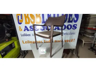 LOTE 245 - 01 CADEIRA DE JARDIM. (NO ESTADO EM QUE SE ENCONTRA. SUJEITO A AVARIAS OCULTAS/VISÍVEIS.) BH1588L