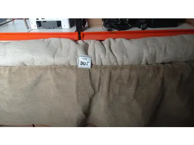 LOTE 307 - 01 TAPETE. (NO ESTADO EM QUE SE ENCONTRA. SUJEITO A AVARIAS OCULTAS/VISÍVEIS.) AV9621B