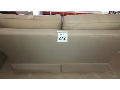 LOTE 272 - 01 SOFÁ 2 LUGARES NA COR CINZA. (NO ESTADO EM QUE SE ENCONTRA. SUJEITO A AVARIAS OCULTAS/VISÍVEIS.) AV9474K