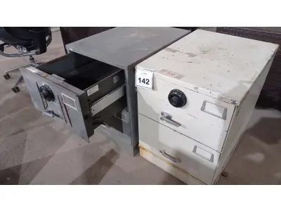 LOTE 142 - 02 COFRES. (NO ESTADO EM QUE SE ENCONTRA. SUJEITO A AVARIAS OCULTAS/VISÍVEIS.) 