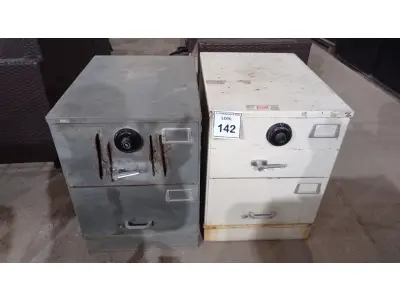 LOTE 142 - 02 COFRES. (NO ESTADO EM QUE SE ENCONTRA. SUJEITO A AVARIAS OCULTAS/VISÍVEIS.) 