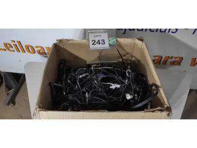 LOTE 243 - 01 LOTE COM CARREGADORES DIVERSOS. (NO ESTADO EM QUE SE ENCONTRA. SUJEITO A AVARIAS OCULTAS/VISÍVEIS.)