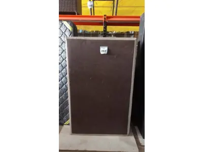 LOTE 297 - 01 BOX CASAL. (NO ESTADO EM QUE SE ENCONTRA. SUJEITO A AVARIAS OCULTAS/VISÍVEIS.) BJ7111F