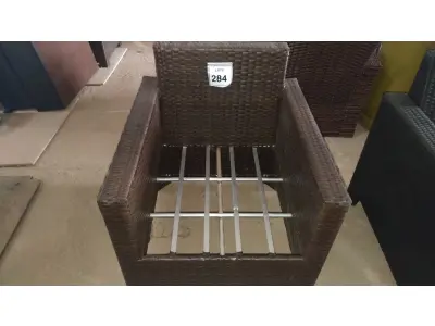 LOTE 284 - 01 POLTRONA DE JARDIM. (NO ESTADO EM QUE SE ENCONTRA. SUJEITO A AVARIAS OCULTAS/VISÍVEIS.) BH1646J