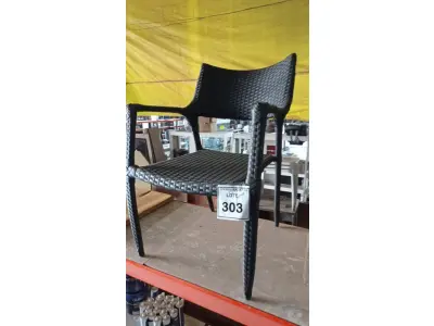 LOTE 303 - 01 CADEIRA DE JARDIM. (NO ESTADO EM QUE SE ENCONTRA. SUJEITO A AVARIAS OCULTAS/VISÍVEIS.) BH1679W