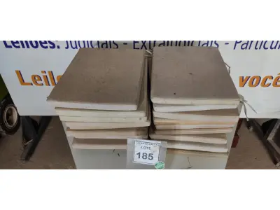 LOTE 185 - 01 LOTE COM ALMOFADAS PARA CADEIRAS DE DIVERSAS CORES E TAMANHOS. (NO ESTADO EM QUE SE ENCONTRA. SUJEITO A AVARIAS OCULTAS/VISÍVEIS.)