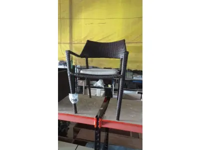 LOTE 298 - 01 CADEIRA DE JARDIM. (NO ESTADO EM QUE SE ENCONTRA. SUJEITO A AVARIAS OCULTAS/VISÍVEIS.) BH1647R