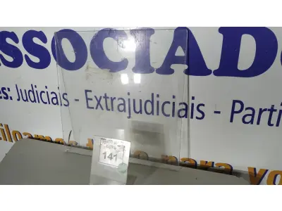 LOTE 141 - 01 VIDRO QUADRADO 0,57CM X 0,57CM COM AVARIAS. (NO ESTADO EM QUE SE ENCONTRA. SUJEITO A AVARIAS OCULTAS/VISÍVEIS.)