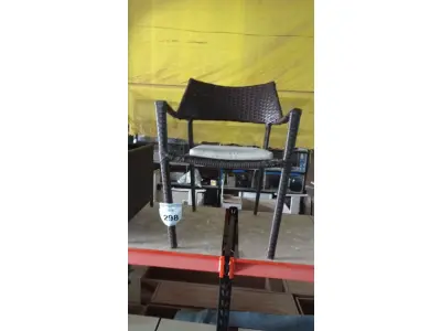 LOTE 298 - 01 CADEIRA DE JARDIM. (NO ESTADO EM QUE SE ENCONTRA. SUJEITO A AVARIAS OCULTAS/VISÍVEIS.) BH1647R