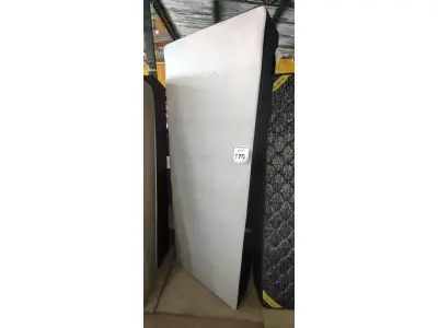 LOTE 170 - 01 BASE DE COLCHÃO SOLTEIRÃO . (NO ESTADO EM QUE SE ENCONTRA. SUJEITO A AVARIAS OCULTAS/VISÍVEIS.)