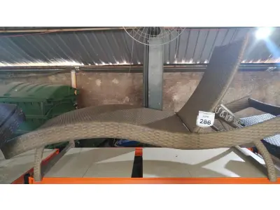 LOTE 286 - 01 ESPREGUIÇADEIRA. (NO ESTADO EM QUE SE ENCONTRA. SUJEITO A AVARIAS OCULTAS/VISÍVEIS.) BH1525P