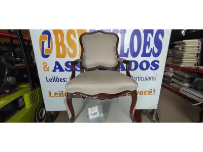 LOTE 198 - 01 POLTRONA. (NO ESTADO EM QUE SE ENCONTRA. SUJEITO A AVARIAS OCULTAS/VISÍVEIS.) AV9922C