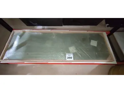 LOTE 250 - 03 VIDROS TEMPERADOS 1,50CM X 0,46CM. 0,8MM.  (NO ESTADO EM QUE SE ENCONTRA. SUJEITO A AVARIAS OCULTAS/VISÍVEIS.)