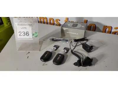 LOTE 236 - 02 MOTOROLAS PEBL U6 BLACK. (NO ESTADO EM QUE SE ENCONTRA. SUJEITO A AVARIAS OCULTAS/VISÍVEIS.) 00178485CS56F, 00178472EB7F