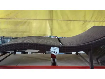 LOTE 293 - 01 ESPREGUIÇADEIRA. (NO ESTADO EM QUE SE ENCONTRA. SUJEITO A AVARIAS OCULTAS/VISÍVEIS.) BH1638G