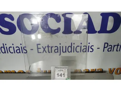 LOTE 141 - 01 VIDRO QUADRADO 0,57CM X 0,57CM COM AVARIAS. (NO ESTADO EM QUE SE ENCONTRA. SUJEITO A AVARIAS OCULTAS/VISÍVEIS.)