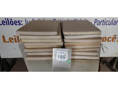 LOTE 185 - 01 LOTE COM ALMOFADAS PARA CADEIRAS DE DIVERSAS CORES E TAMANHOS. (NO ESTADO EM QUE SE ENCONTRA. SUJEITO A AVARIAS OCULTAS/VISÍVEIS.)