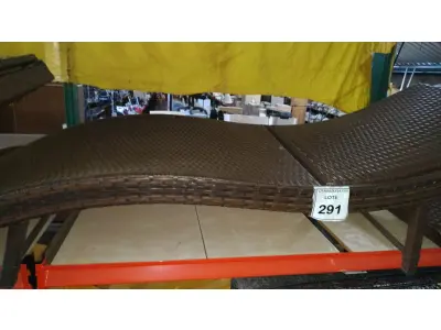 LOTE 291 - 01 ESPREGUIÇADEIRA. (NO ESTADO EM QUE SE ENCONTRA. SUJEITO A AVARIAS OCULTAS/VISÍVEIS.) BH1656B