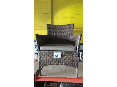 LOTE 301 - 01 CADEIRA DE JARDIM. (NO ESTADO EM QUE SE ENCONTRA. SUJEITO A AVARIAS OCULTAS/VISÍVEIS.) BF8659X