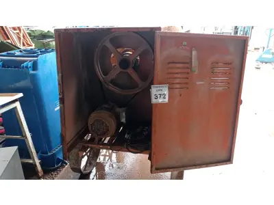 LOTE 372 - 01 BETONEIRA COM MOTOR TRIFÁSICO (NO ESTADO EM QUE SE ENCONTRA. SUJEITO A AVARIAS OCULTAS/VISÍVEIS.).BF8485Y