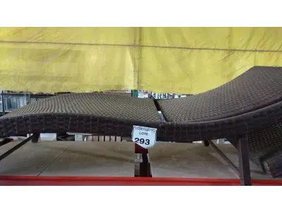 LOTE 293 - 01 ESPREGUIÇADEIRA. (NO ESTADO EM QUE SE ENCONTRA. SUJEITO A AVARIAS OCULTAS/VISÍVEIS.) BH1638G