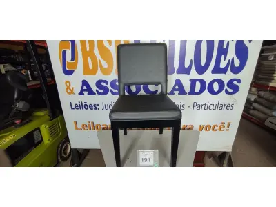 LOTE 191 - 01 CADEIRA DE JANTAR. (NO ESTADO EM QUE SE ENCONTRA. SUJEITO A AVARIAS OCULTAS/VISÍVEIS.) BF8630F