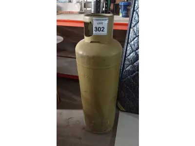 LOTE 302 - 01 BOTIJÃO DE GÁS VAZIO P45. (NO ESTADO EM QUE SE ENCONTRA. SUJEITO A AVARIAS OCULTAS/VISÍVEIS.)