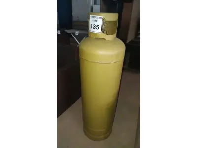 LOTE 135 - 01 BOTIJÃO DE GÁS VAZIO P45. (NO ESTADO EM QUE SE ENCONTRA. SUJEITO A AVARIAS OCULTAS/VISÍVEIS.)