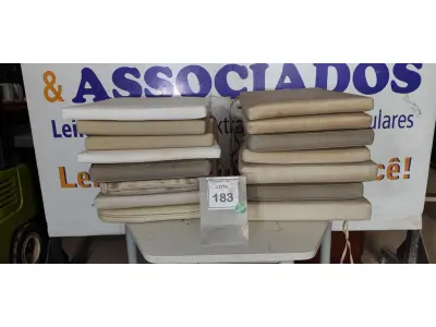 LOTE 183 - 01 LOTE COM ALMOFADAS PARA CADEIRAS DE DIVERSAS CORES E TAMANHOS. (NO ESTADO EM QUE SE ENCONTRA. SUJEITO A AVARIAS OCULTAS/VISÍVEIS.)