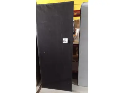 LOTE 296 - 02 BASES DE CAMA COURINO PRETO 1,98CM X 1,58CM (NO ESTADO EM QUE SE ENCONTRA. SUJEITO A AVARIAS OCULTAS/VISÍVEIS.)