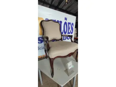 LOTE 182 - 01 POLTRONA. (NO ESTADO EM QUE SE ENCONTRA. SUJEITO A AVARIAS OCULTAS/VISÍVEIS.) BF8624S