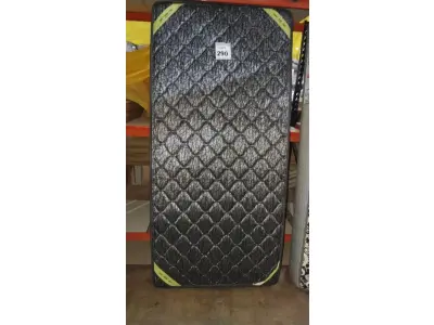 LOTE 290 - 01 COLCHÃO SOLTEIRO 1,88CM X 0,88CM. (NO ESTADO EM QUE SE ENCONTRA. SUJEITO A AVARIAS OCULTAS/VISÍVEIS.) BJ7223R