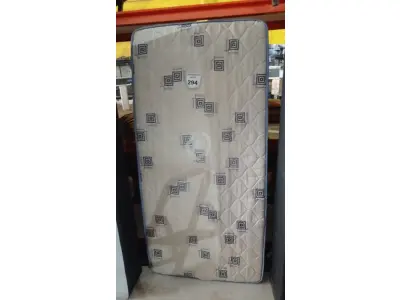 LOTE 294 - 01 COLCHÃO SOLTEIRO 1,88CM X 0,88CM. (NO ESTADO EM QUE SE ENCONTRA. SUJEITO A AVARIAS OCULTAS/VISÍVEIS.) BJ6995V