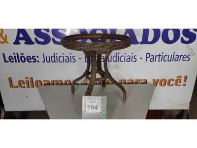 LOTE 194 - 01 MESA DE CANTO DE JARDIM. (NO ESTADO EM QUE SE ENCONTRA. SUJEITO A AVARIAS OCULTAS/VISÍVEIS.) BF8661C