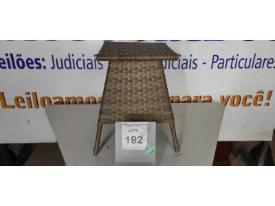 LOTE 192 - 01 MESA DE CANTO. (NO ESTADO EM QUE SE ENCONTRA. SUJEITO A AVARIAS OCULTAS/VISÍVEIS.) BH1523N