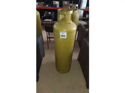 LOTE 282 - 01 BOTIJÃO DE GÁS VAZIO P45. (NO ESTADO EM QUE SE ENCONTRA. SUJEITO A AVARIAS OCULTAS/VISÍVEIS.)