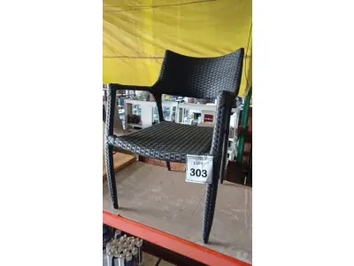 LOTE 303 - 01 CADEIRA DE JARDIM. (NO ESTADO EM QUE SE ENCONTRA. SUJEITO A AVARIAS OCULTAS/VISÍVEIS.) BH1679W