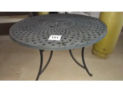 LOTE 151 - 01 MESA DE JARDIM. (NO ESTADO EM QUE SE ENCONTRA. SUJEITO A AVARIAS OCULTAS/VISÍVEIS.) BJ7454X