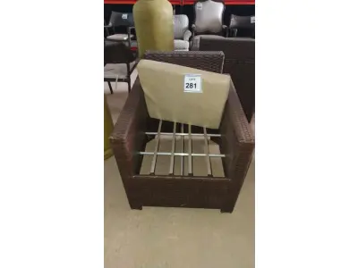 LOTE 281 - 01 POLTRONA DE JARDIM. (NO ESTADO EM QUE SE ENCONTRA. SUJEITO A AVARIAS OCULTAS/VISÍVEIS.) BH1590S